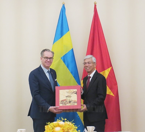 HCMC desires to promote cooperation in digital, energy transformation with Sweden