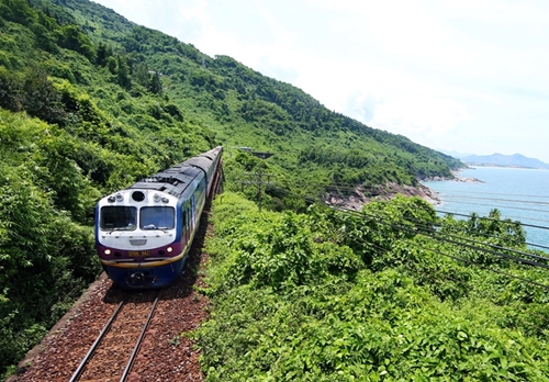 Trains connecting Thua Thien-Hue with Da Nang to be launched