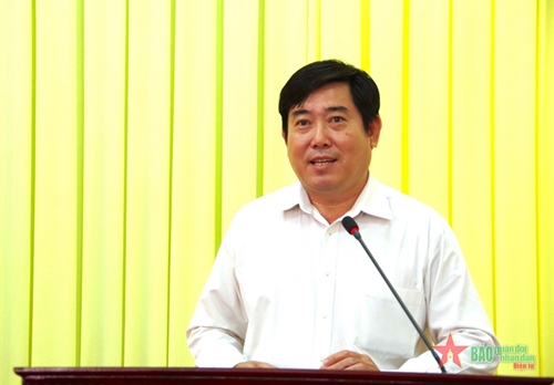 Tra Vinh Border Guard upholds responsibility of officers in studying and following Uncle Ho