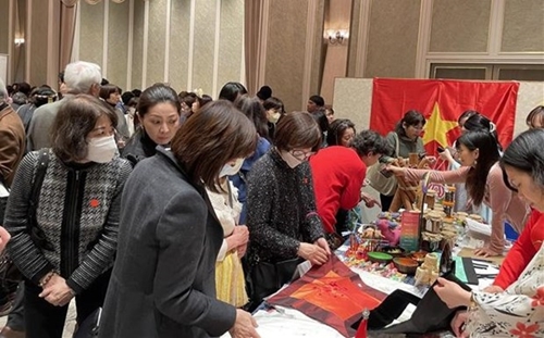 Vietnam joins charity fair in Tokyo