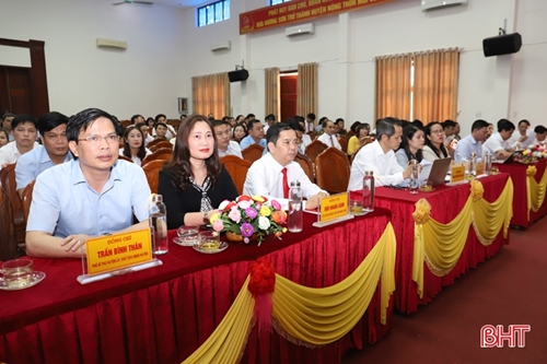 Ha Tinh’s district praises 36 groups and individuals for following Uncle Ho