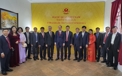HCMC delegation pays visit to Vietnamese Embassy in Venezuela
