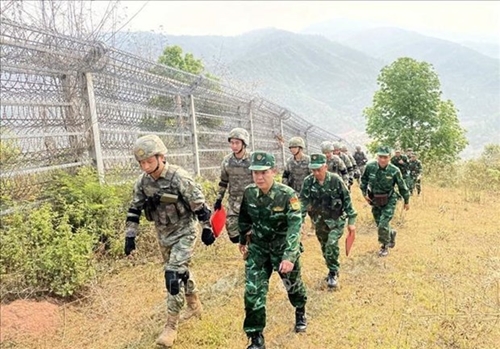 Border guards of Vietnam, China hold joint patrol