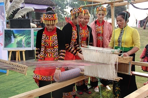 Activities at Vietnam National Village for Ethnic Culture and Tourism in April promotes ethnic culture