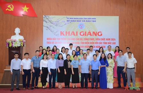 Lao language training course for 21 officials of Dien Bien province opens