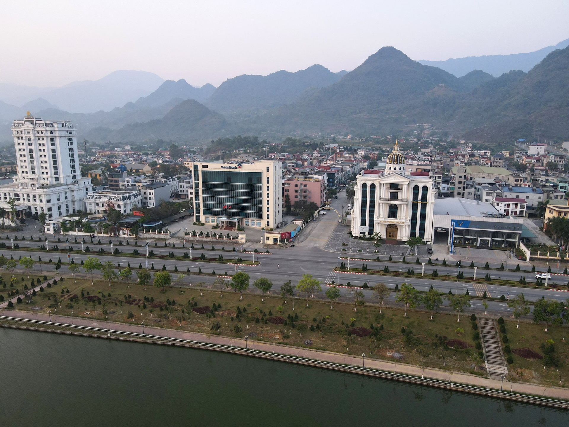 Panoramic view of Lake Hạ, Lai Châu City, Vietnam. outlet