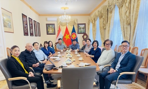 Overseas Vietnamese in Hungary donate to support homeland’s sea and islands