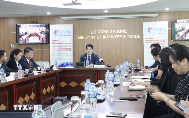 Vietnam transforming into new global manufacturing hub experts