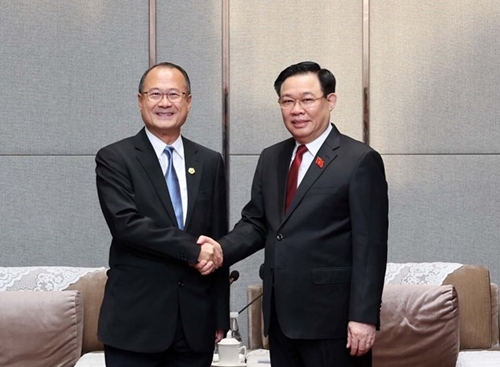 National Assembly Chairman receives leaders of Chinese corporations