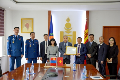 Vietnamese community supports Mongolian people to overcome consequences of natural disasters