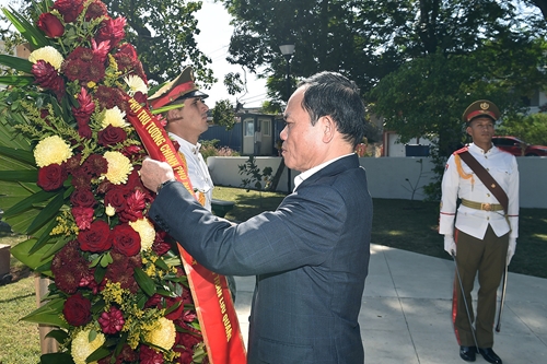 Deputy Prime Minister commemorates President Ho Chi Minh in Cuba