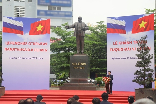 V I Lenin monument inaugurated in Nghe An