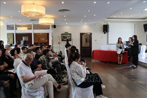 Overseas Vietnamese in Czech Republic updated on local laws on finance and tax