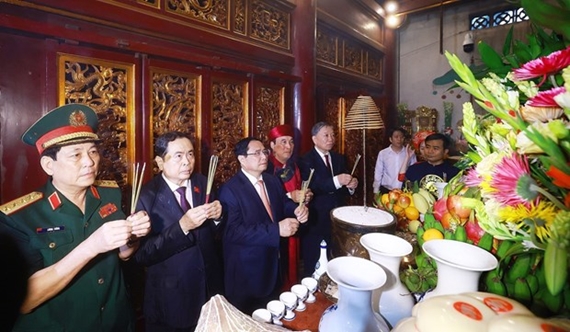 Prime Minister pays tribute to legendary founders of Vietnam
