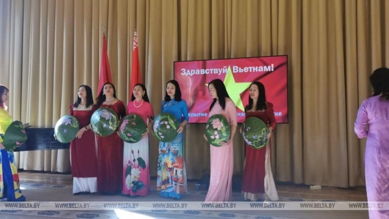 Belarusian friends learn about Vietnamese history, traditions and culture