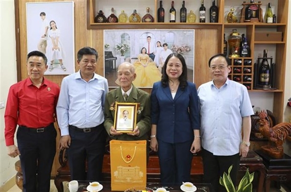 Acting President expresses gratitude to contributors to Dien Bien Phu Victory