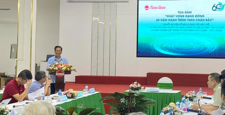 Light source and vacuum flask company marks President Ho Chi Minh’s visit