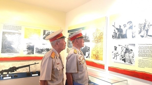 Photo exhibition on Dien Bien Phu victory opens in Hanoi