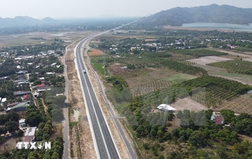 Cam Lam - Vinh Hao Expressway to help drive south-central region s economy
