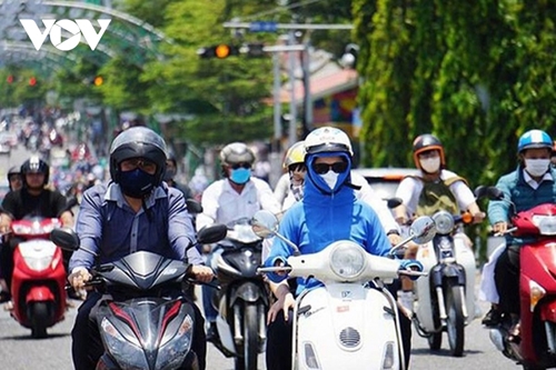 Hot weather in early summer in Vietnam, temperatures rise above 40°C