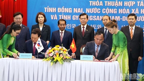 Dong Nai signs cooperation agreement with Korean province