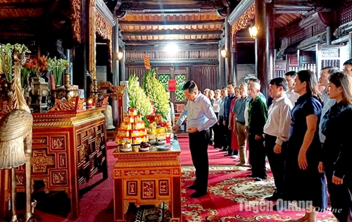 More than 55,000 visit revolutionary relic site and Uncle Ho Temple during holidays