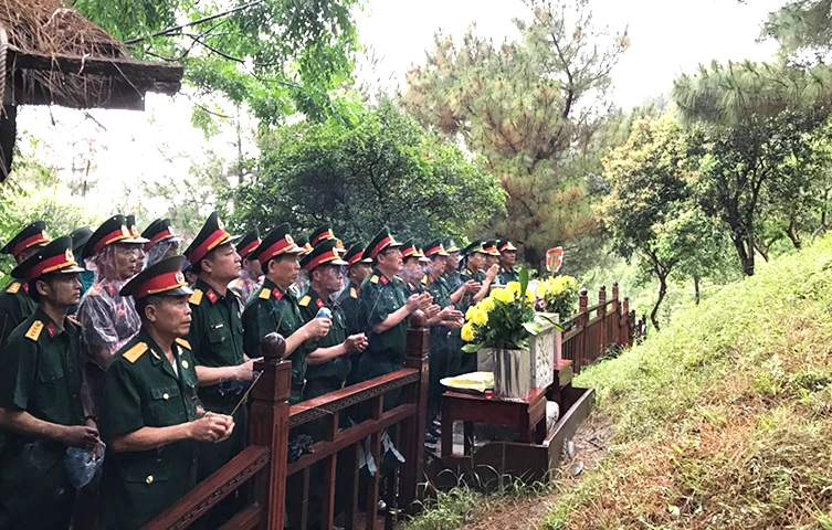 Quang Binh Thousands of people visit General Vo Nguyen Giap’s grave