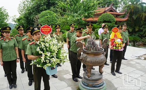 Public security forces commemorate President Ho Chi Minh