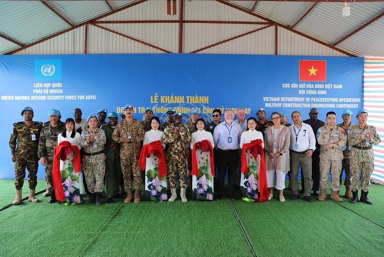 Vietnamese engineers inaugurate smart camp in Abyei