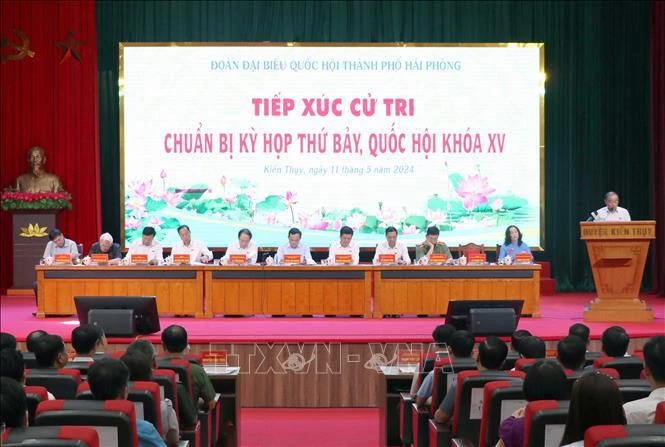 Deputy PM Tran Luu Quang meets with voters in Hai Phong city