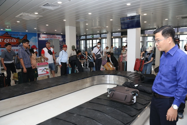 Passengers to Dien Bien Airport surge during victory celebration