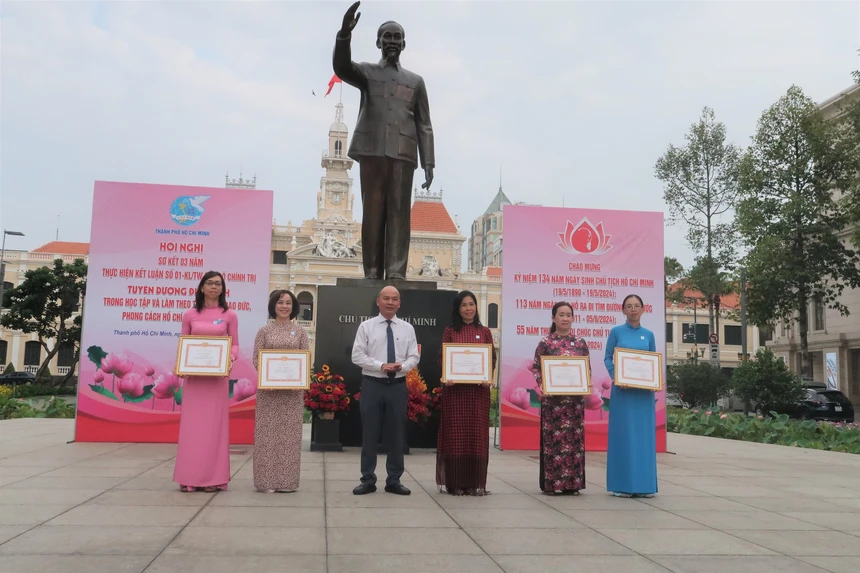 Ho Chi Minh City honors outstanding followers of Uncle Ho’s example