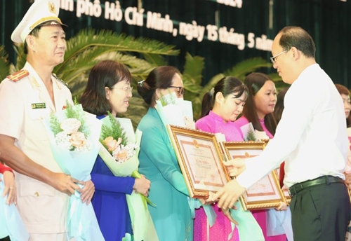 Ho Chi Minh City commends 339 followers of Uncle Ho’s teachings