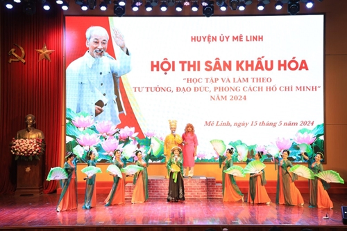 Me Linh: 18 communes, towns join contest of studying and following Uncle Ho