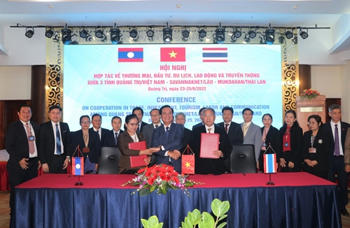 Intensification de la coopération entre Quang Tri et des localités lao et thaïlandaise