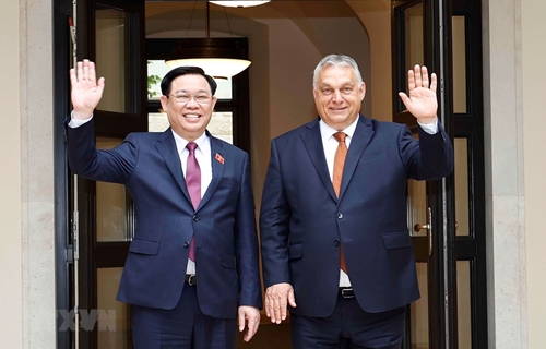 Entrevue entre le président de l AN vietnamienne et le Premier ministre hongrois