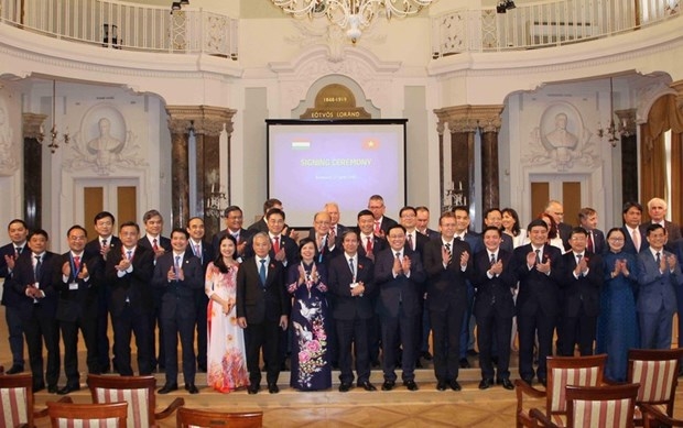 Renforcement de la coopération éducative entre le Vietnam et la Hongrie