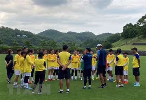 Football féminin l’équipe vietnamienne U18 termine un entraînement au Japon