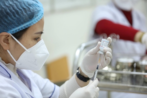 Le solide système de vaccination aide le Vietnam à se tenir ferme face au Covid-19