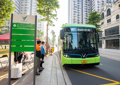 Hanoï développe les transports publics pour résoudre les embouteillages