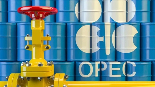 L OPEP+ augmentera légèrement sa production de pétrole