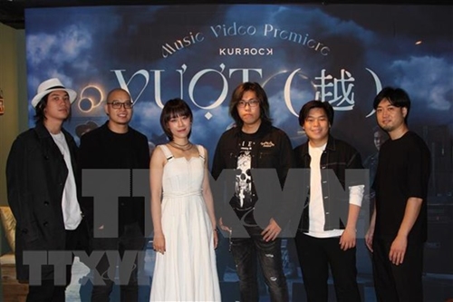 Le premier groupe de rock vietnamien au Japon présente un clip musical