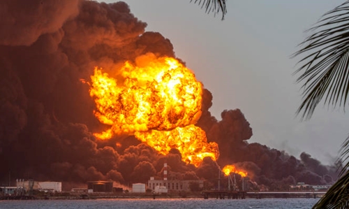 Cuba lutte sans répit pour contenir l’incendie du dépôt pétrolier