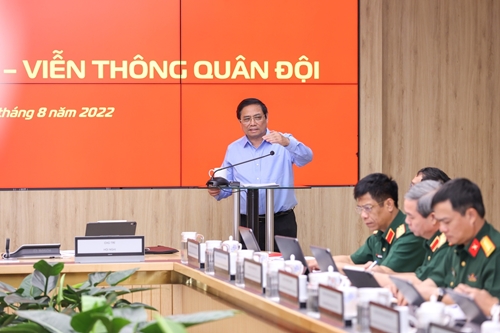 Le Premier ministre Pham Minh Chinh assigne des tâches à Viettel