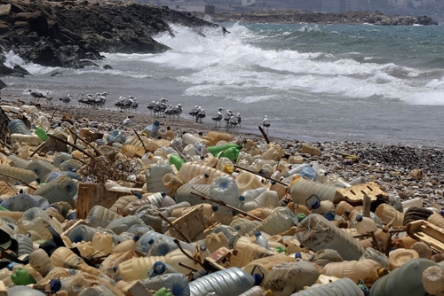 Les ONG appellent à un traité mondial ambitieux contre la pollution plastique