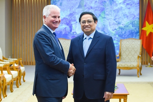 Le Premier ministre exhorte Warburg Pincus à augmenter ses investissements au Vietnam