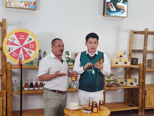 Hanoï promeut les produits de ses communes sur TikTok