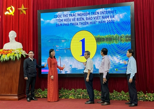 Thua Thien-Hue Lancement d un quiz en ligne sur les mers et îles du Vietnam