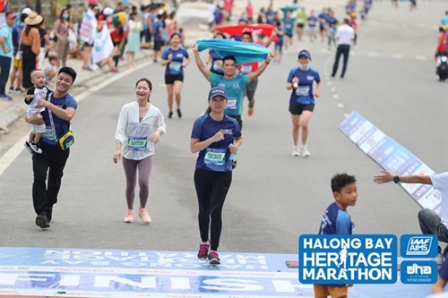 Près de 1 200 coureurs étrangers s’inscrivent au HalongBay International Heritage Marathon 2022