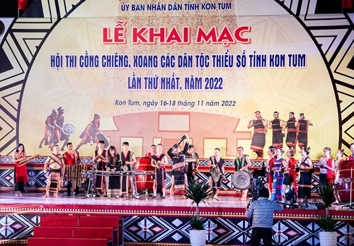 Kon Tum concours de gongs et de danse Xoang en faveur des ethnies minoritaires